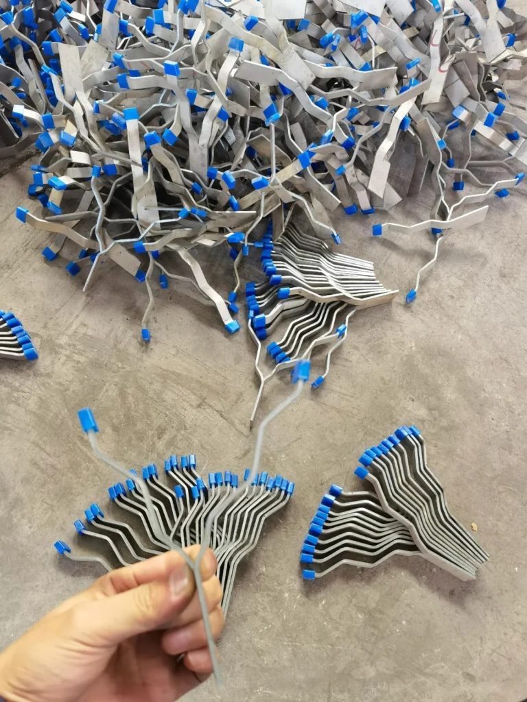 Split Y Shape Refractory Anchors