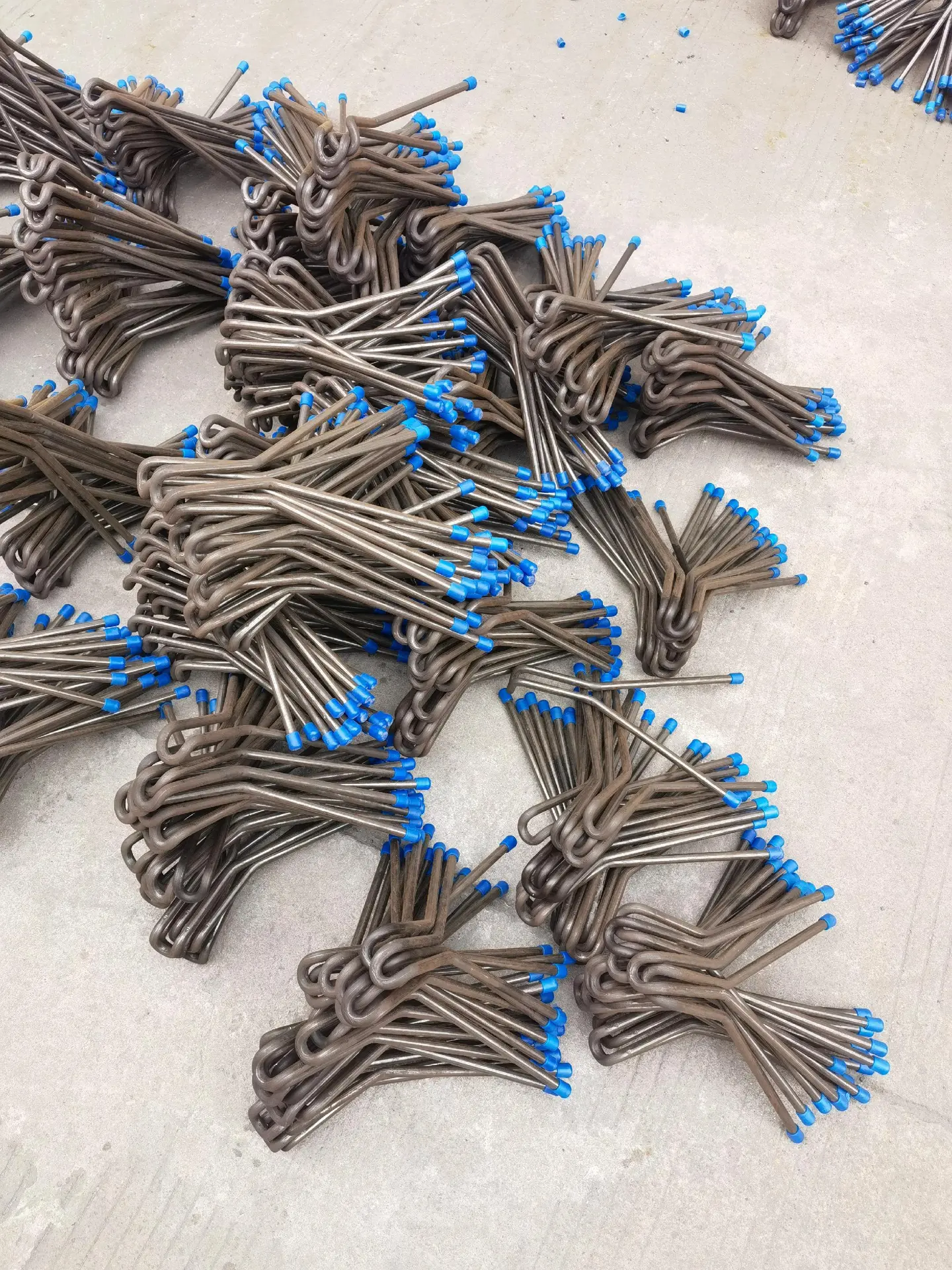 Ω Style Refractory Anchors